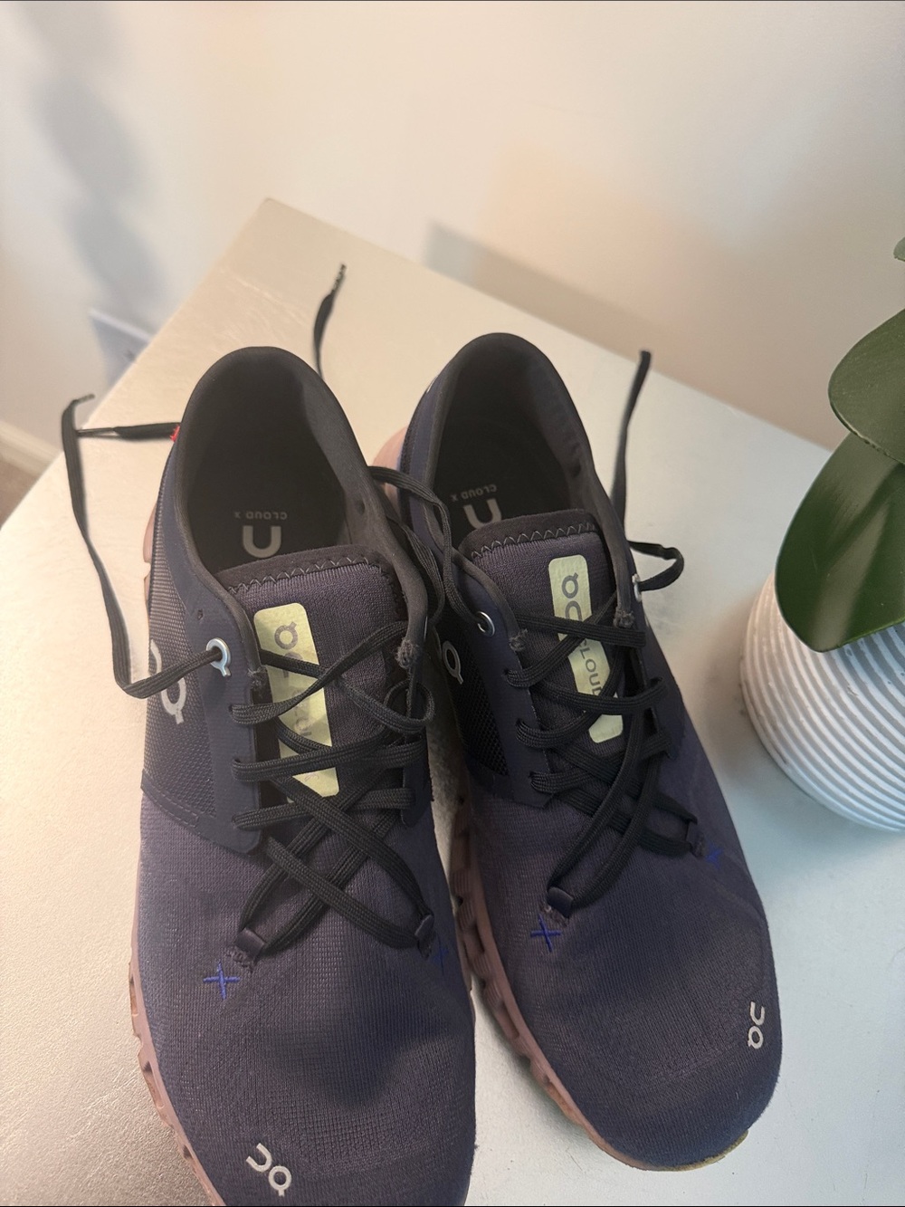 On Running Women’s Cloud Athletic Shoes in Navy with Gum Sole